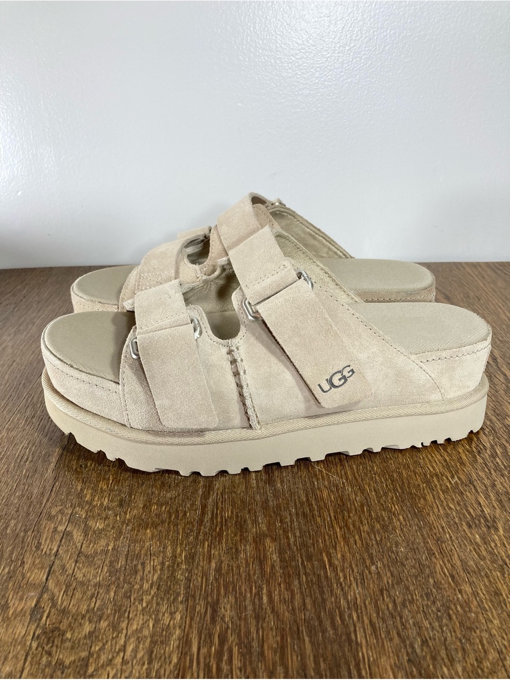 New Ugg Goldenstar Hi Slide Suede Platform Sandal Women’s Size 8 Sand - Picture 2 of 8